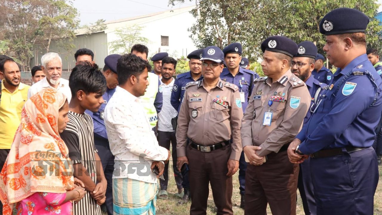 আমেনা হত্যায় কঠোর হুঁশিয়ারি: ঘটনাস্থলে ডিআইজি, আটক ৫