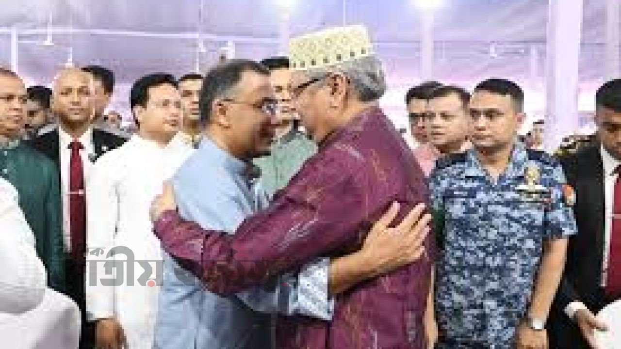 উৎসবমুখর পরিবেশে ঈদের নামাজ আদায় করলেন তারেক রহমান; সাধারণ মানুষের সাথে কুশল বিনিময়