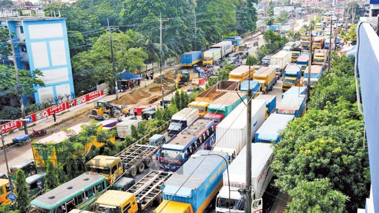 ঢাকা-চট্টগ্রাম-সিলেট মহাসড়কে ১০ কিলোমিটার যানজট, চরম ভোগান্তি