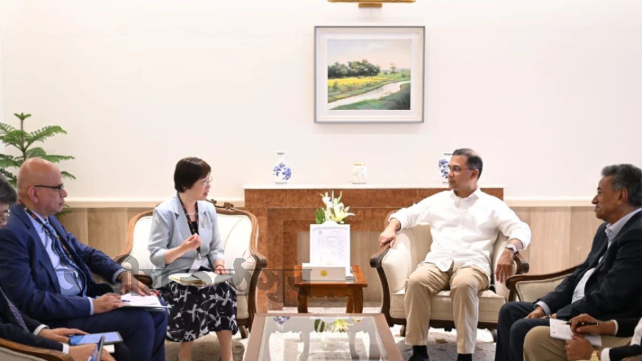 “প্রধানমন্ত্রীর সঙ্গে এআইআইবি প্রতিনিধি দলের গুরুত্বপূর্ণ বৈঠক: জ্বালানি সংকট ও অবকাঠামো উন্নয়নে সমন্বয়”