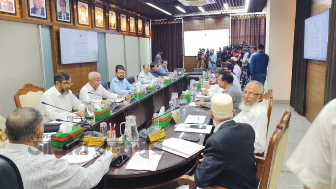 সংরক্ষিত নারী আসনের ভোট এপ্রিলেই! তপশিল চূড়ান্তে কমিশন সভা, আজই আসছে ভোটার তালিকা