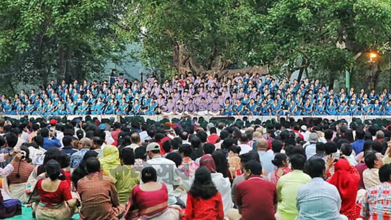 সূর্যোদয়ের সুরে বেজে উঠল নববর্ষ—রমনার বটমূলে ছায়ানটের হৃদয়ছোঁয়া আয়োজন