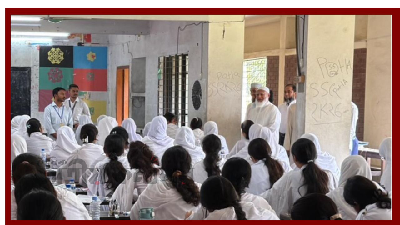 পরীক্ষার্থীদের খোঁজ নিলেন ডা. শফিকুর রহমান, বিদ্যুৎ ও পরিবেশ নিশ্চিতের আহ্বান