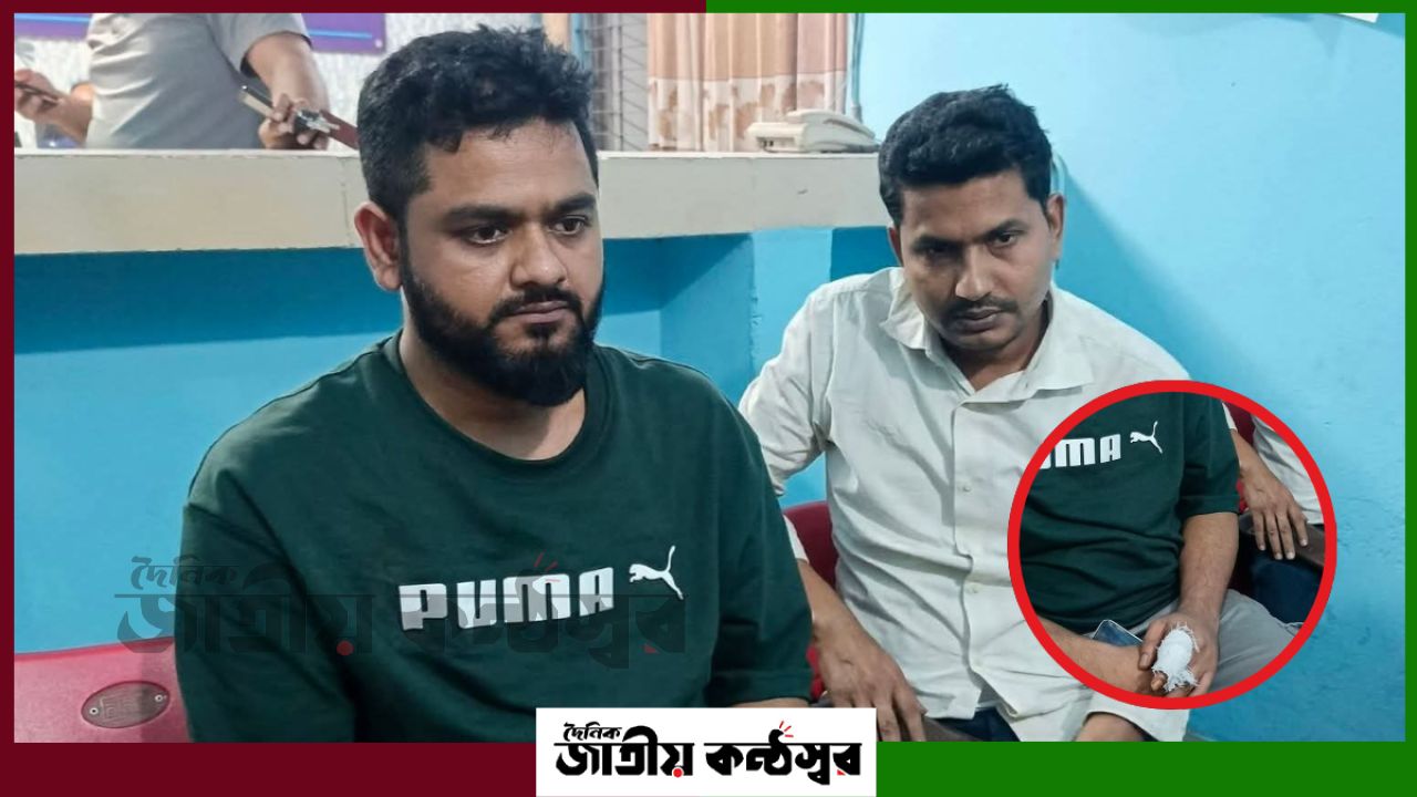 চাঁপাইনবাবগঞ্জে দুই সাংবাদিকের ওপর হামলার অভিযোগ, হাসপাতালে চিকিৎসাধীন