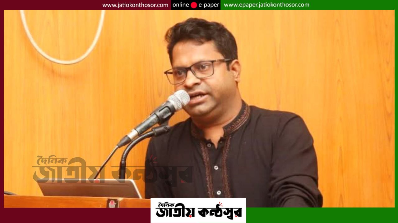 জলবায়ু সহনশীল কৃষি গবেষণায় এগিয়ে মণিরামপুরের আলমগীর কবীর, শেকৃবিতে কৃতিত্বপূর্ণ ফল